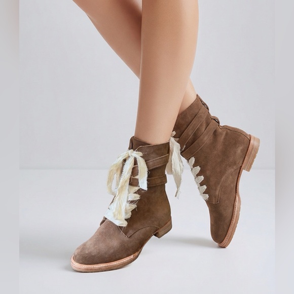 GEORGE ESQUIVEL lace up boots